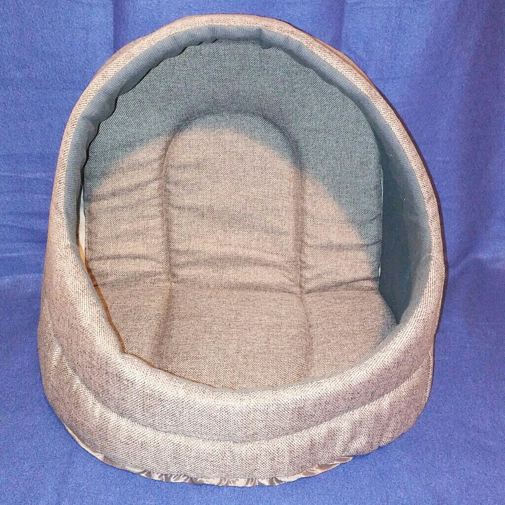 Dog or cat bed/canopy